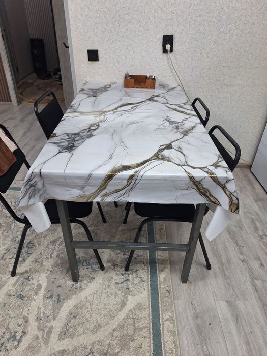 Стол со стульями