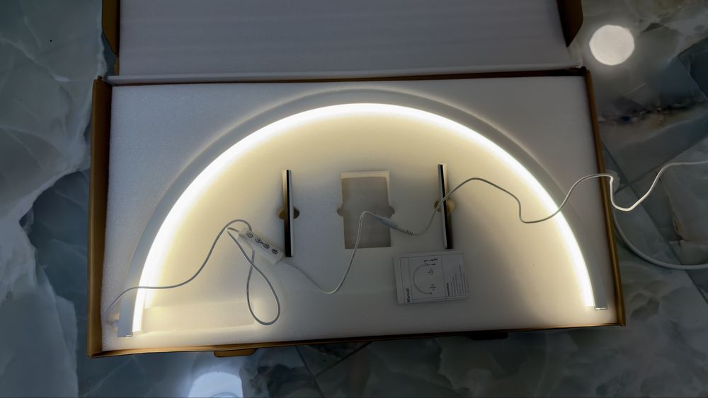 Lampa semiluna manichiura