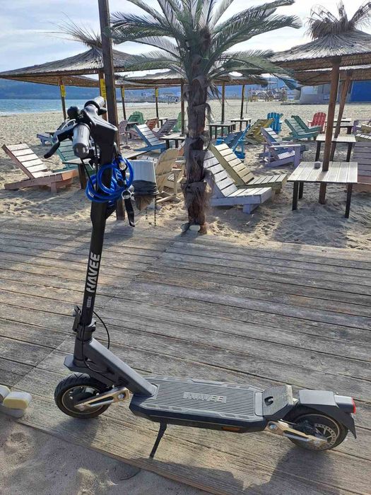 Електрическа тротинетка Navee ST3 Pro