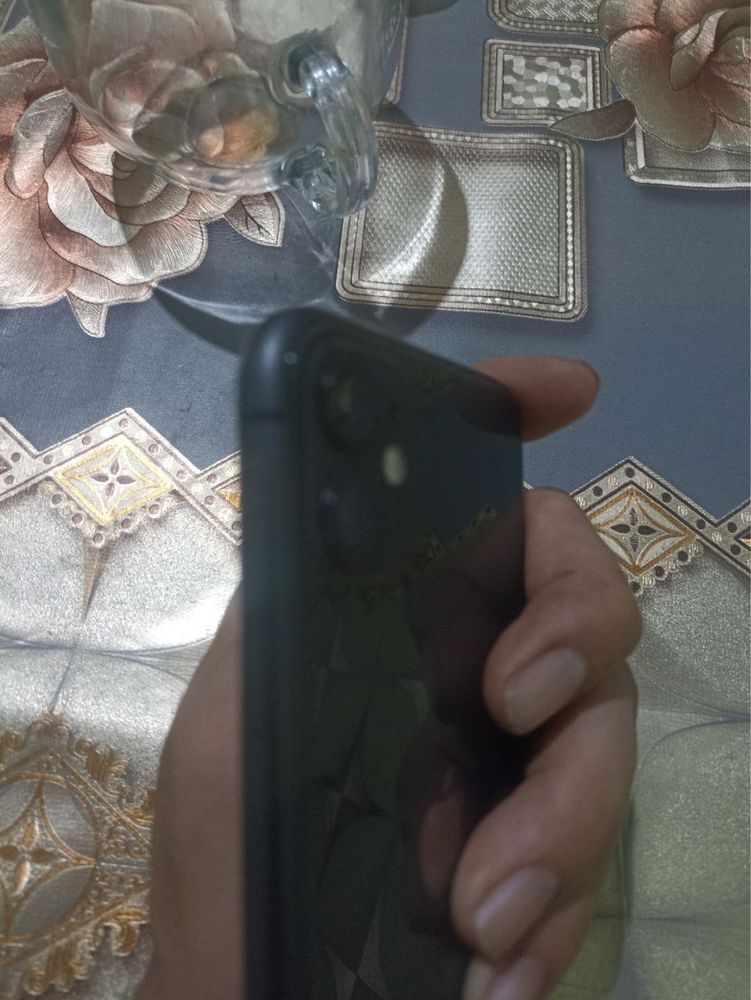 iphone 11  almashgan joyi yoq hammasi iwlidi ideal holatda
