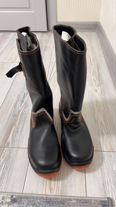 Продам новую рабочую обувь (размер 44)