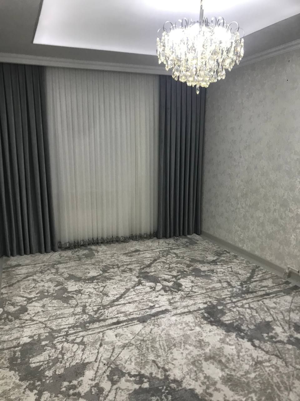 Срочно 3хонали уй сотилади Чирчик 7этажка рощада 
+подвалда жой бор
На