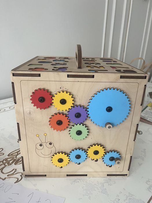 Бизиборд, развивающая игрушка