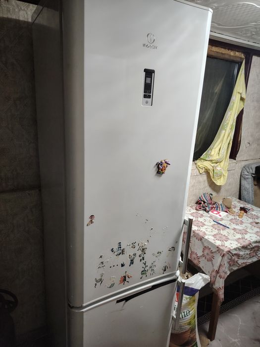 Холодильник индезит Б у