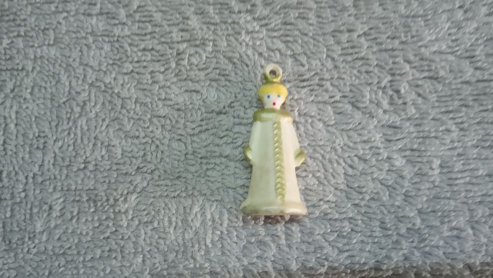 Продаются ёлочные игрушки для маленькой елки