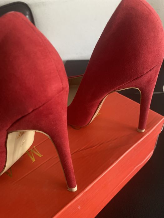 Pantofi Poema, marimea 37, in stare foarte buna.