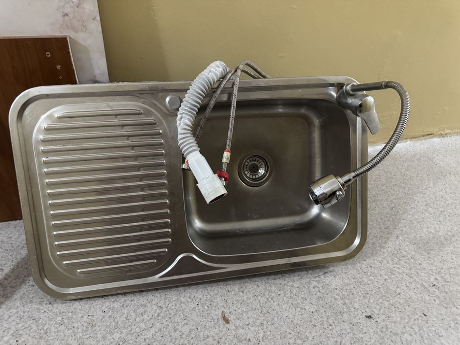 Раковина со смесителем