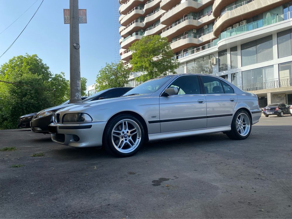 Продам BMW E39 528i в идеальном состоянии