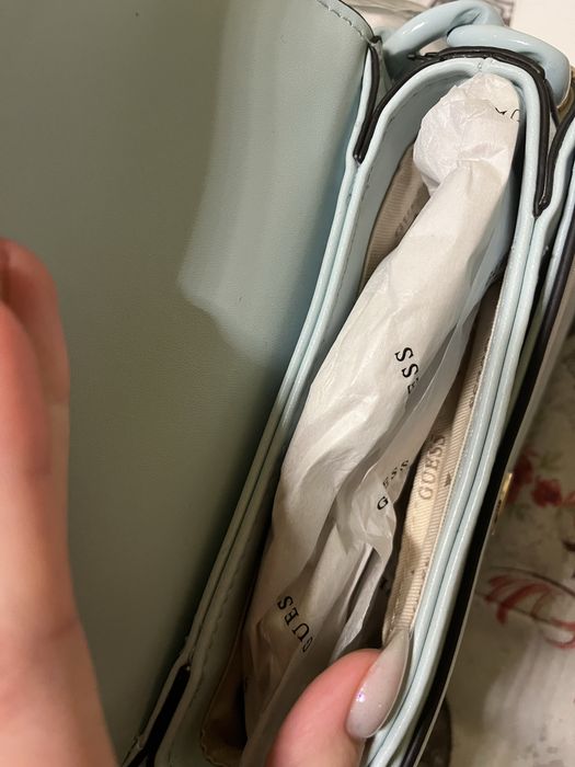 Дамска чанта Guess