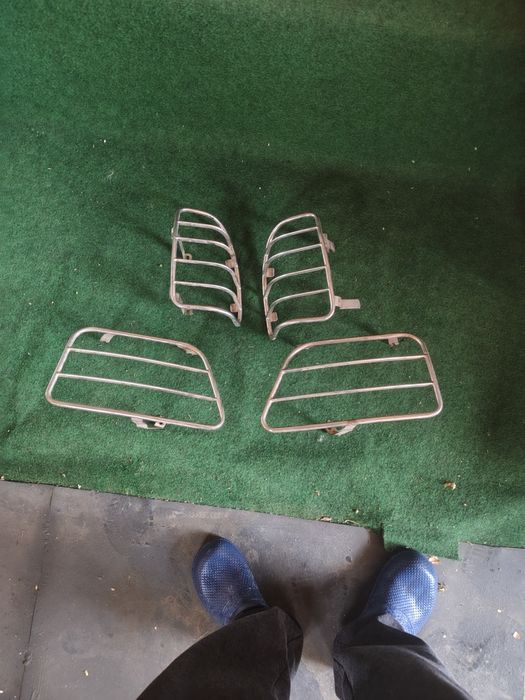 Vând set protecție material inox far+ stop Mitsubishi L200