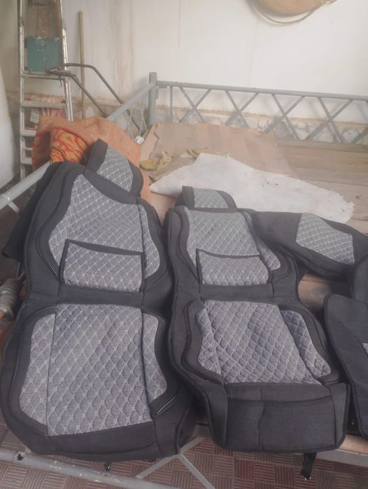 Продам чехлы в идеальном состоянии оригинал универсал