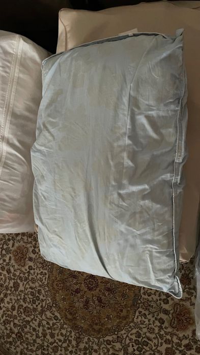 Отдам одеяла 2шт, подушку и бортик в детскую кроватку