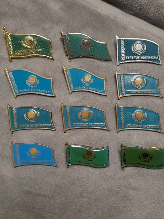 Продам значки депутатов