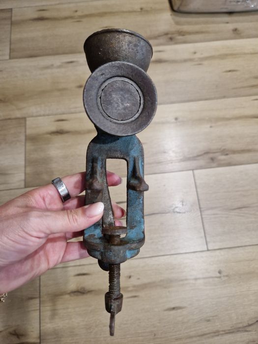 Masini de tocat vechi