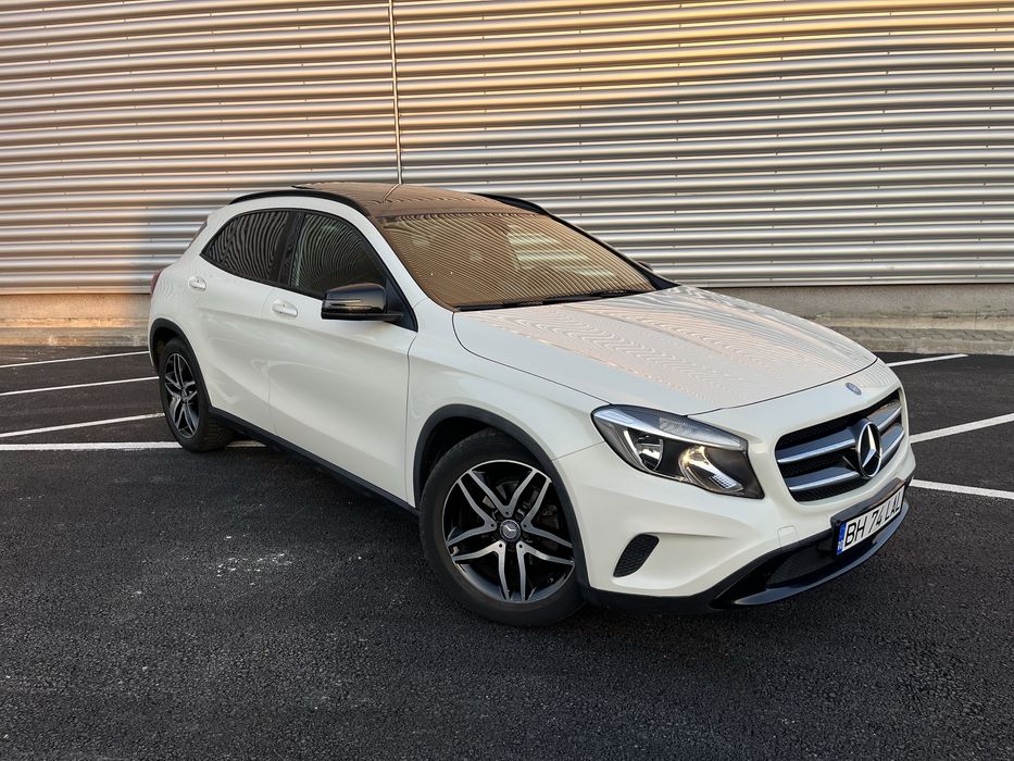 GLA200 motor 1.6 benzina 156 cp  *Automat *Panoramic