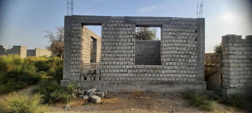 Продаётся земля в Чиназском районе 1,6 гектар с недостроенным зданиями