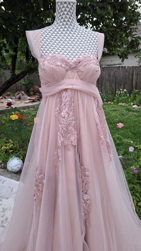 Vand rochie de cununie pentru gravide