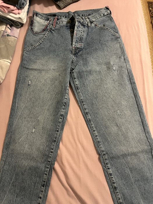 Чисто нови дънки Pause