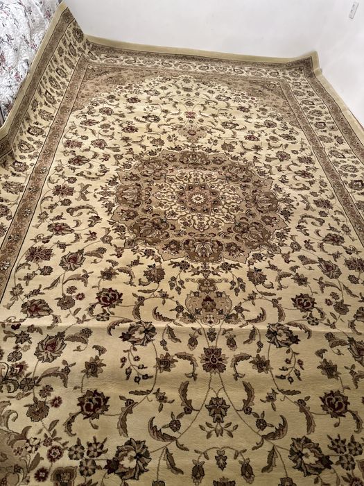 Продам ковер за 35000 тысяч тенге размер 3/5