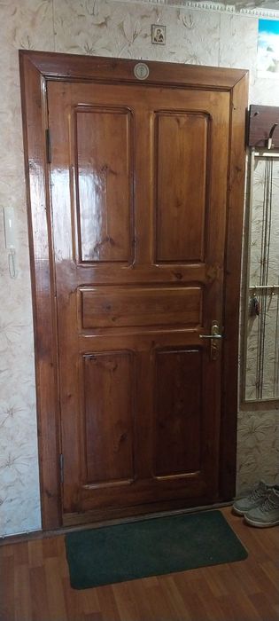 Продам дверь входную дерево