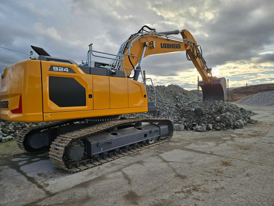 Excavator R924 de inchiriat pe termen lung