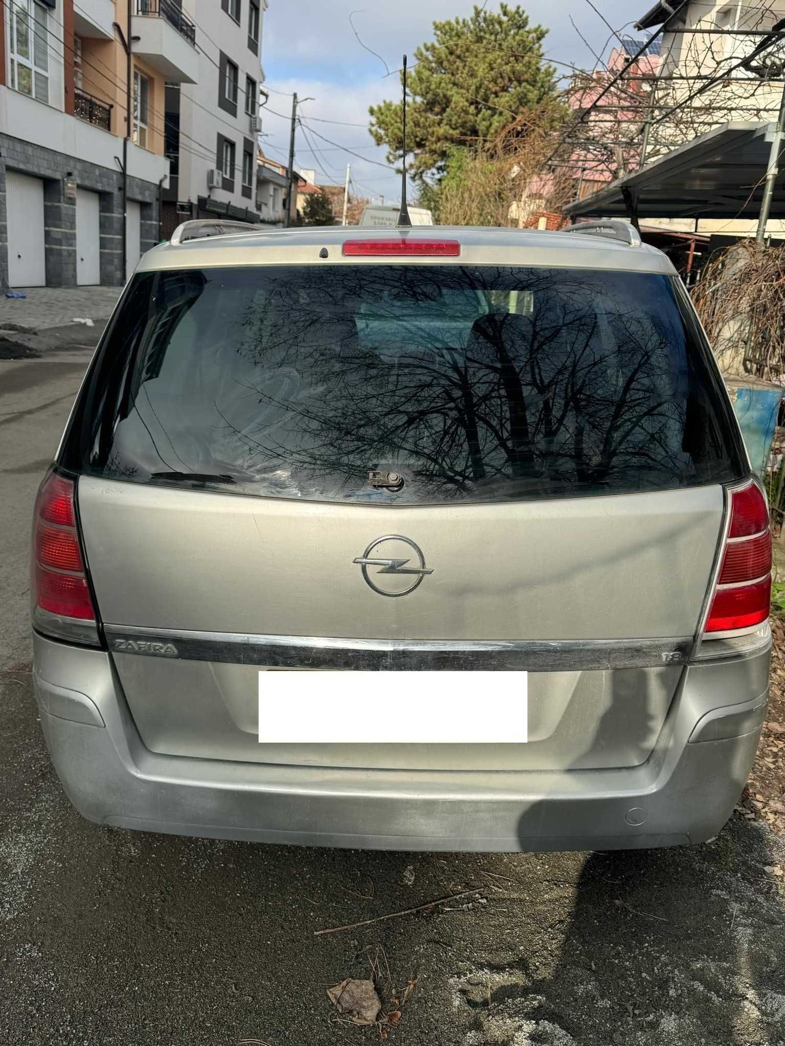 Продавам Opel Zafira B 1.8