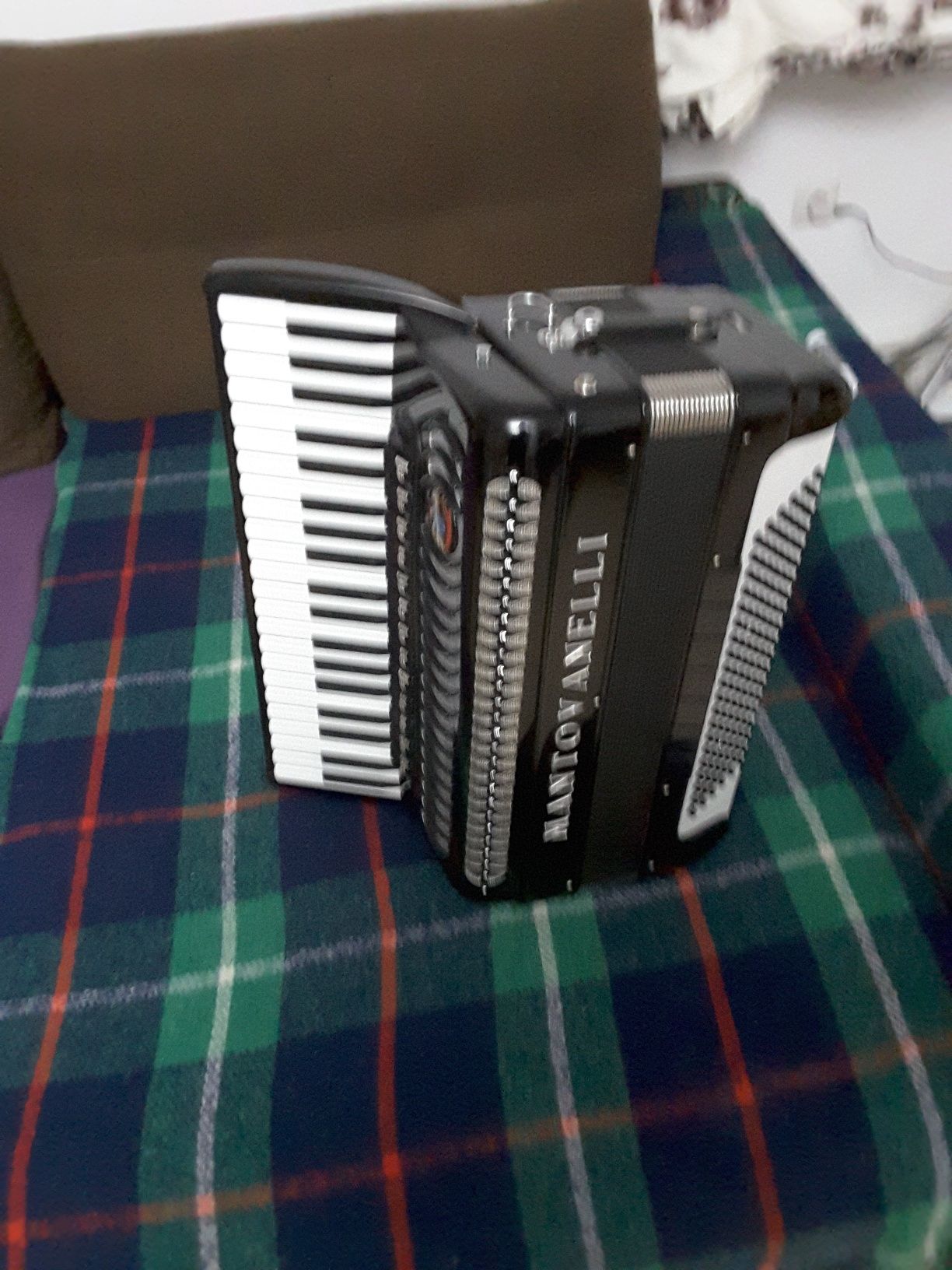 Vand acordeon italian pentru midi ch picolo si organ