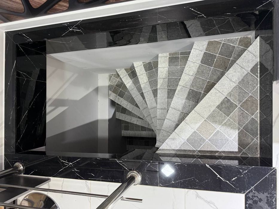 Аренда помещение первая линия под авиакасса, офис, щоурум ор.  Hyatt