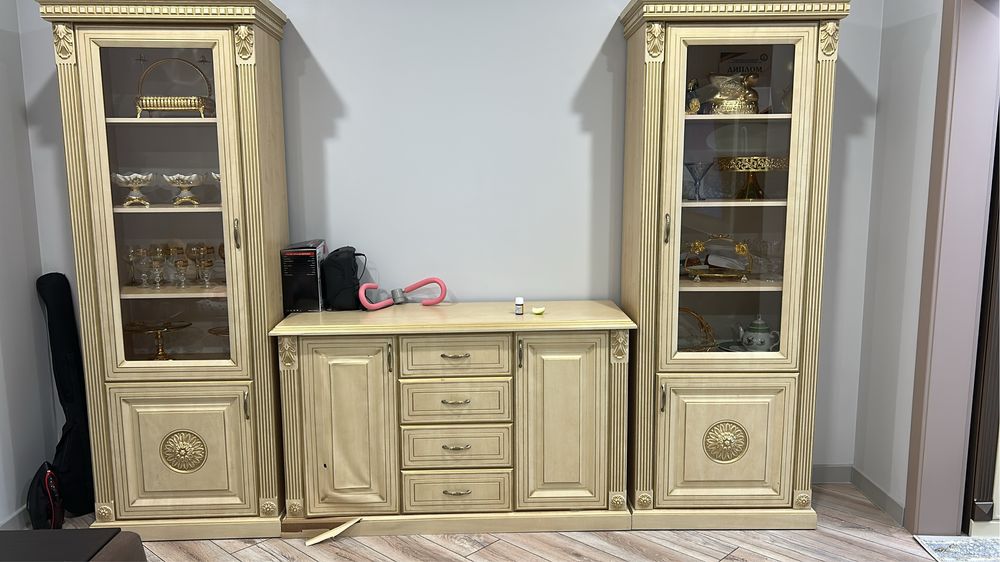 Хороший состояние, ортасындағы шкаф асты ғана ашылған .полькалар барі