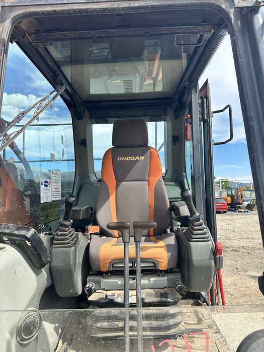 Excavator Doosan DX140LCR 15 tone