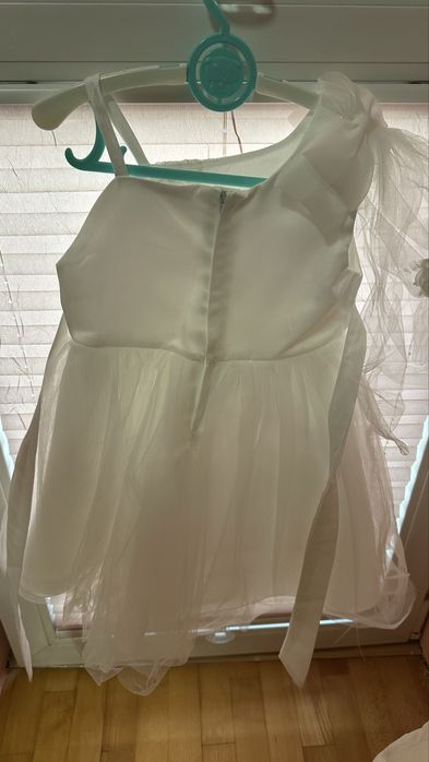 ПРОДАВАМ: Официални рокли за момиче (18-24 месеца) и връхна дрешка.