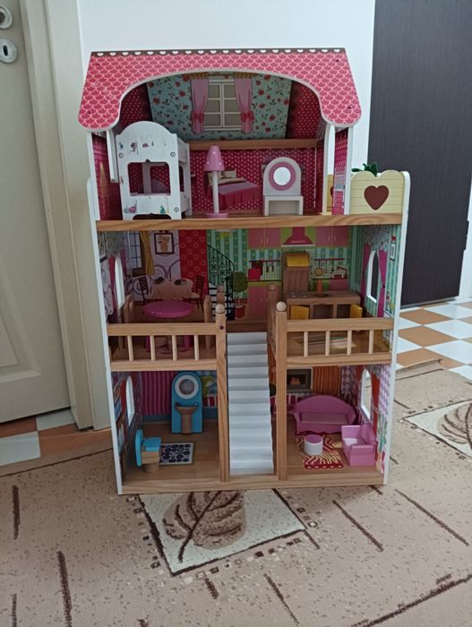 Дървена къща за кукли