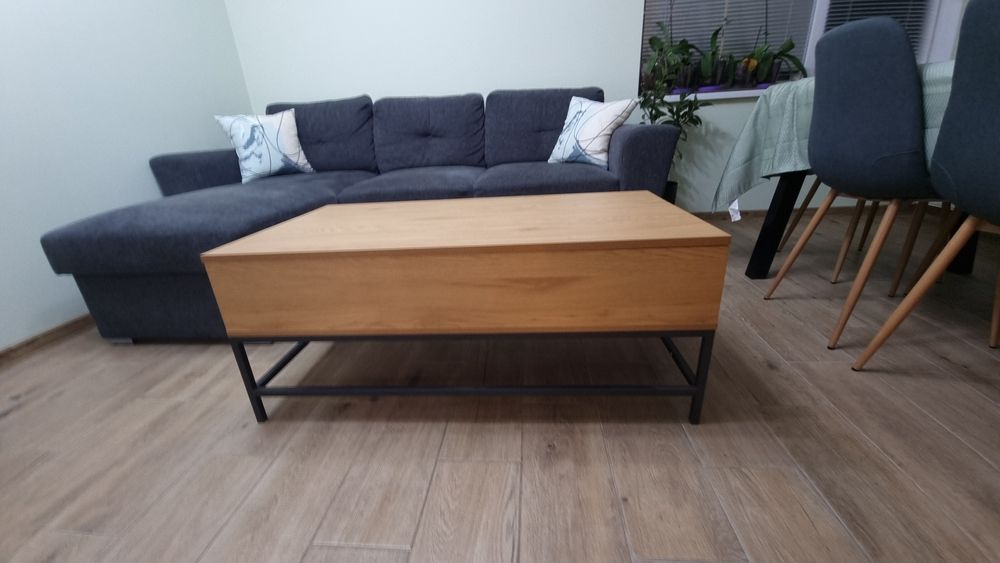 Маса за кафе с повдигащ се плот цвят топъл дъб