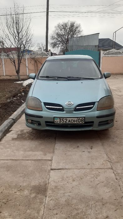 Автомобиль ниссан тино