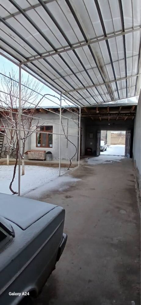 Ховли сотилади 10 сотох шахарда жойлашган хужатлари 100% без агентства