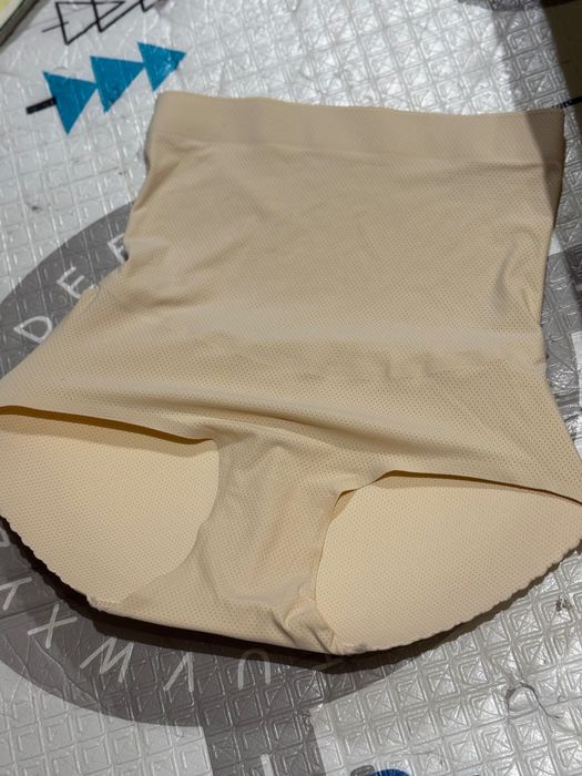 Оформящо бельо с повдигащ ефект- бразилско дупе