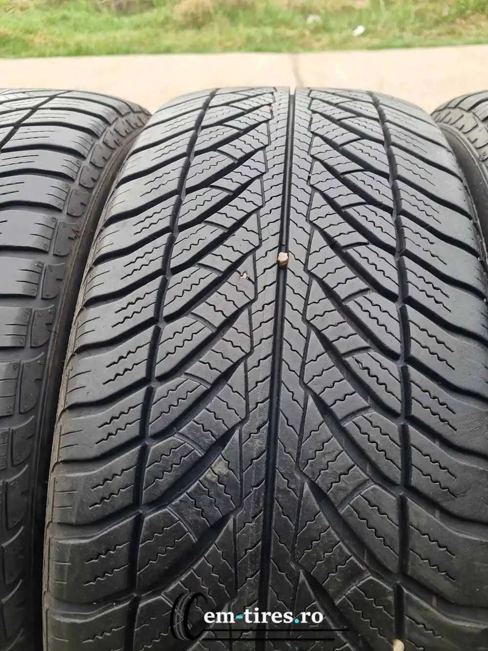 SET 4 Anvelope Iarna 225/55 R17 GOODYEAR Ultragrip ras