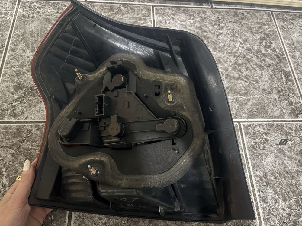 Десен стоп за Тойота Корола / Toyota Corolla E120 E12 хечбек 2002-2004