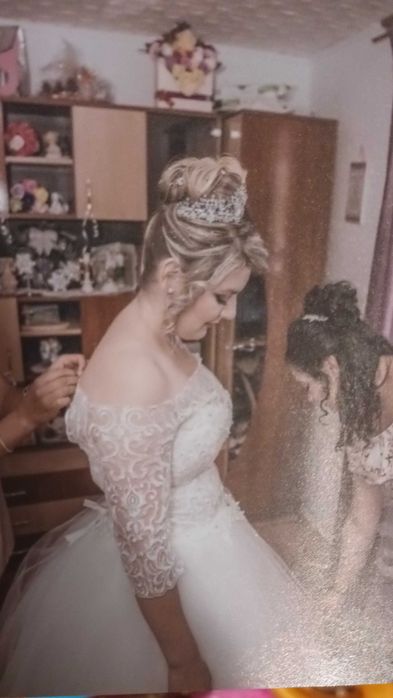 Rochie de mireasa, si 2 rochii de seara