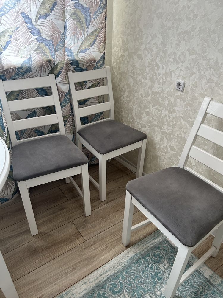 Стол с стульями