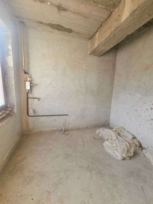 Buxoroda uy xonadon kvartira sotiladi 2 xonali 65m² 1-qavat.