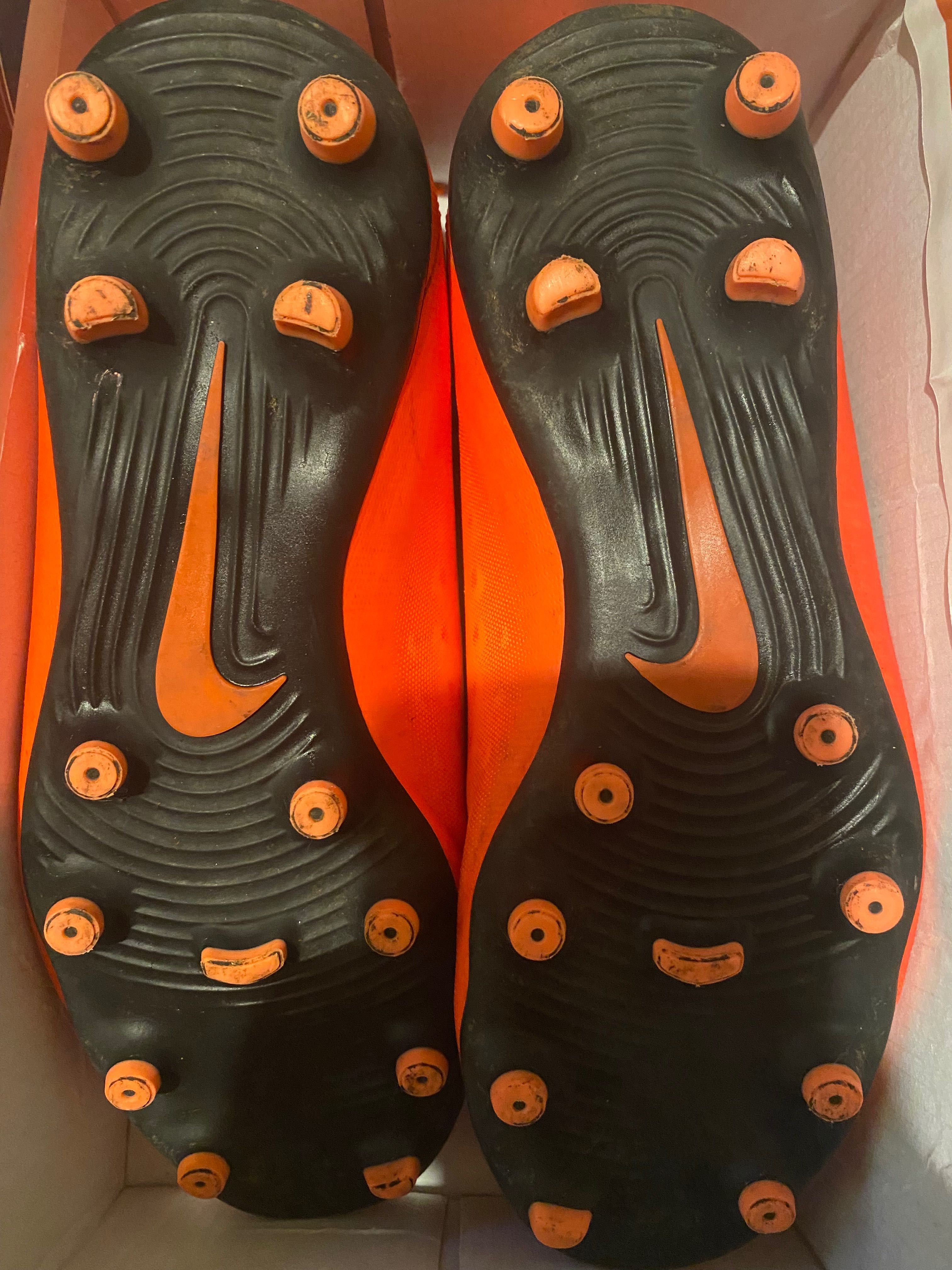 Продавам оригинални бутонки на nike и ролери