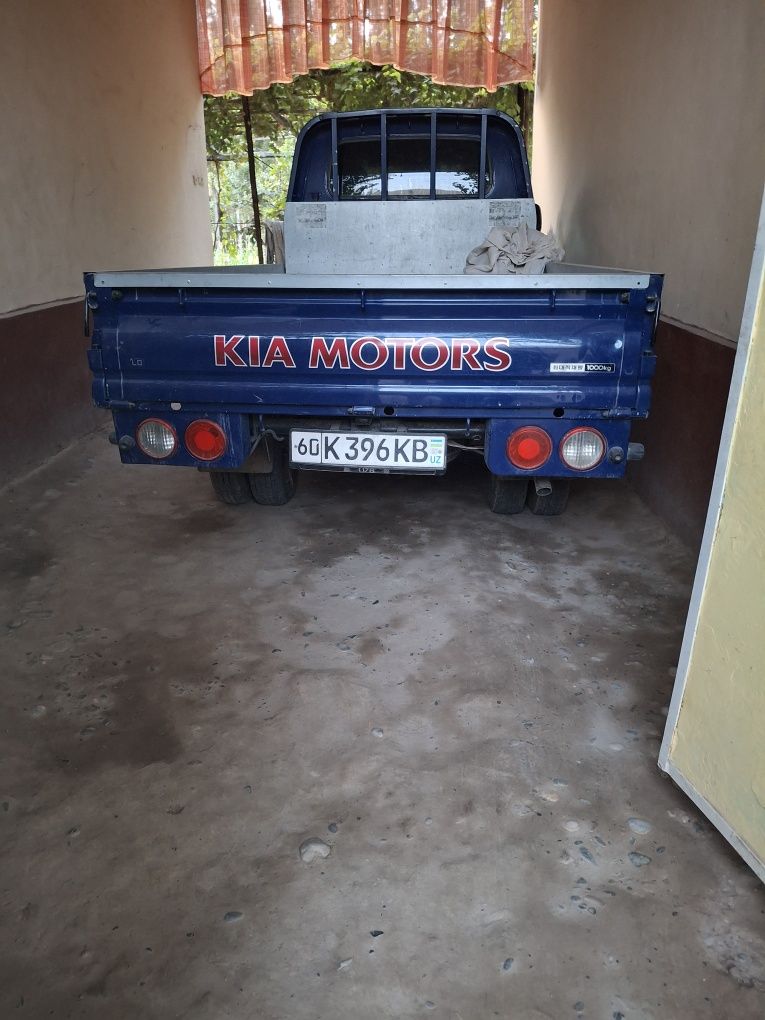 Kia bongo sotiladi