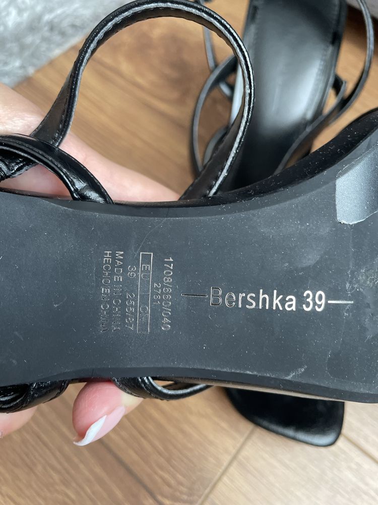 Дамски сандали на ток