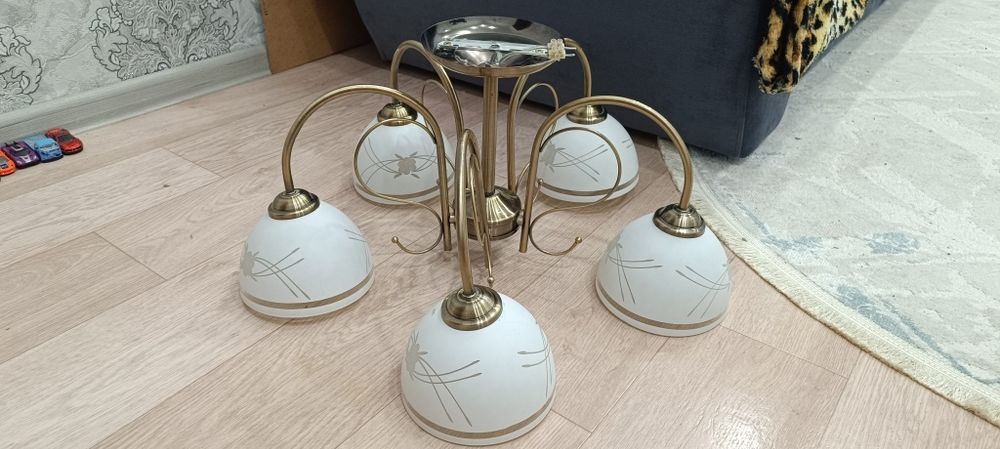 Продам люстру 5-ти рожковую