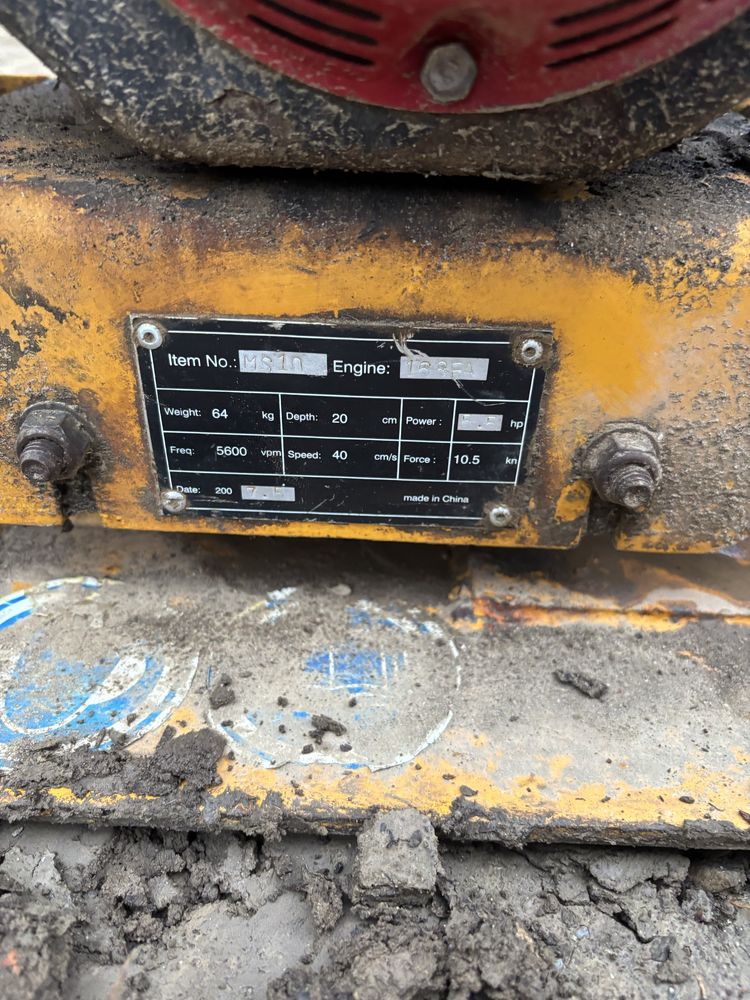 Inchiriez placa vibranta/ mai compactor/ generator