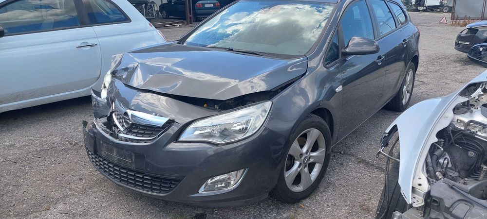 Opel Astra 1,7 CTDI, Опел Астра J на части!
Април 2010, Комби