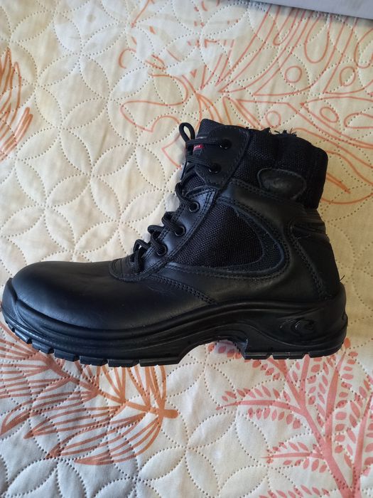 Продавам чисто нови кубинки 40 номер Cofra