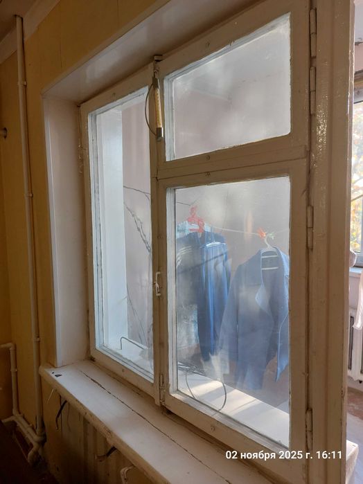 Продам деревянные рамы, двери 2шт, двойные и половые доски Б/У всё