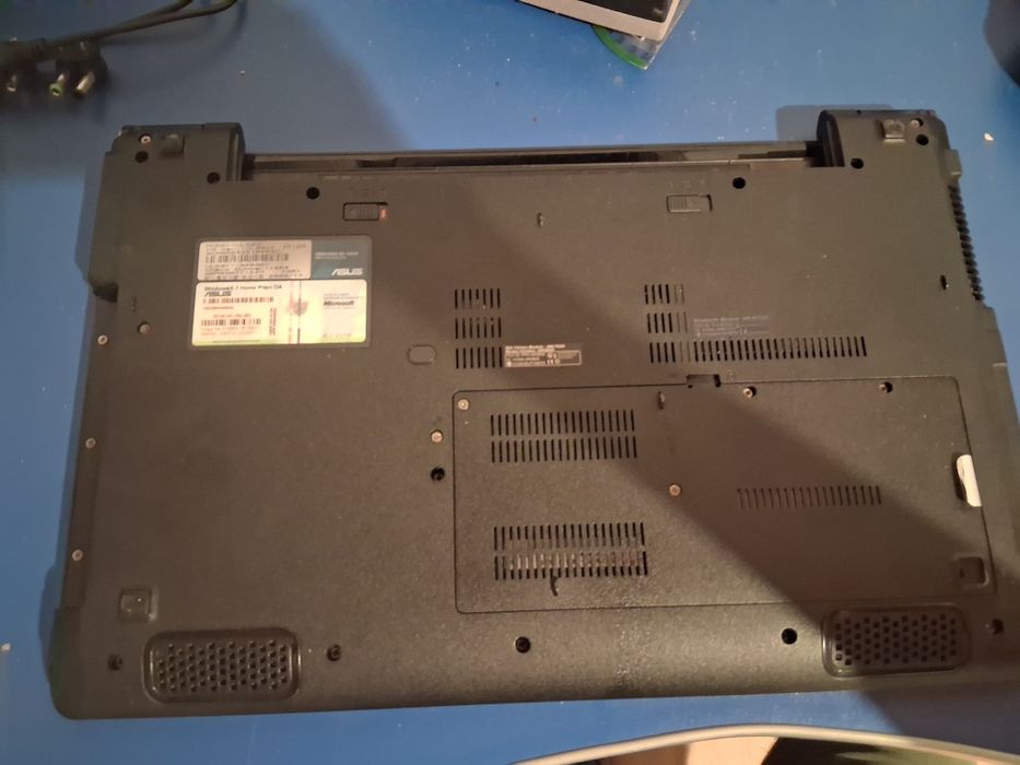 vând sau schimb laptop ASUS UL50V